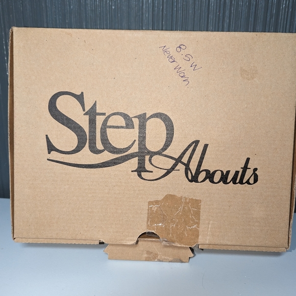 Step Abouts Rambler Brown Suede Zip Front Booties, Sz 8.5W - Picture 10 of 10